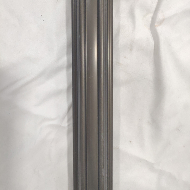 Валик из цветов сливы