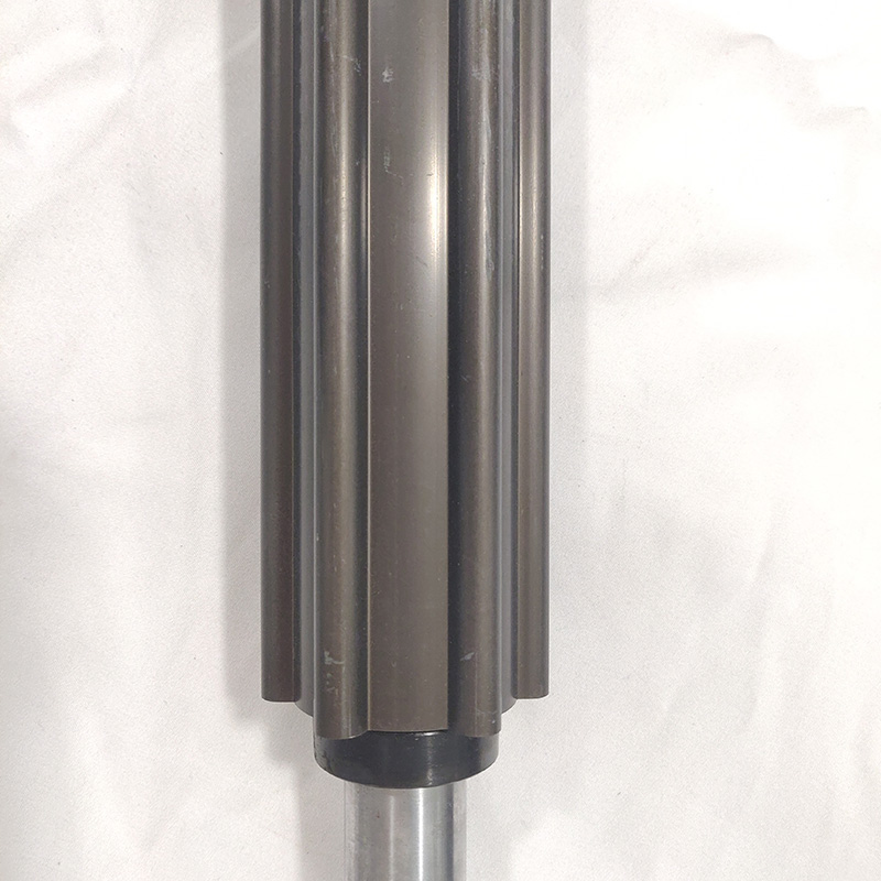 Валик из цветов сливы