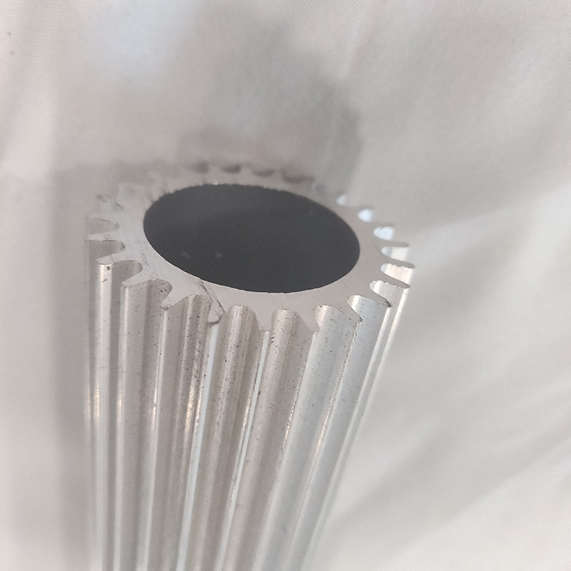 Валик из цветов сливы